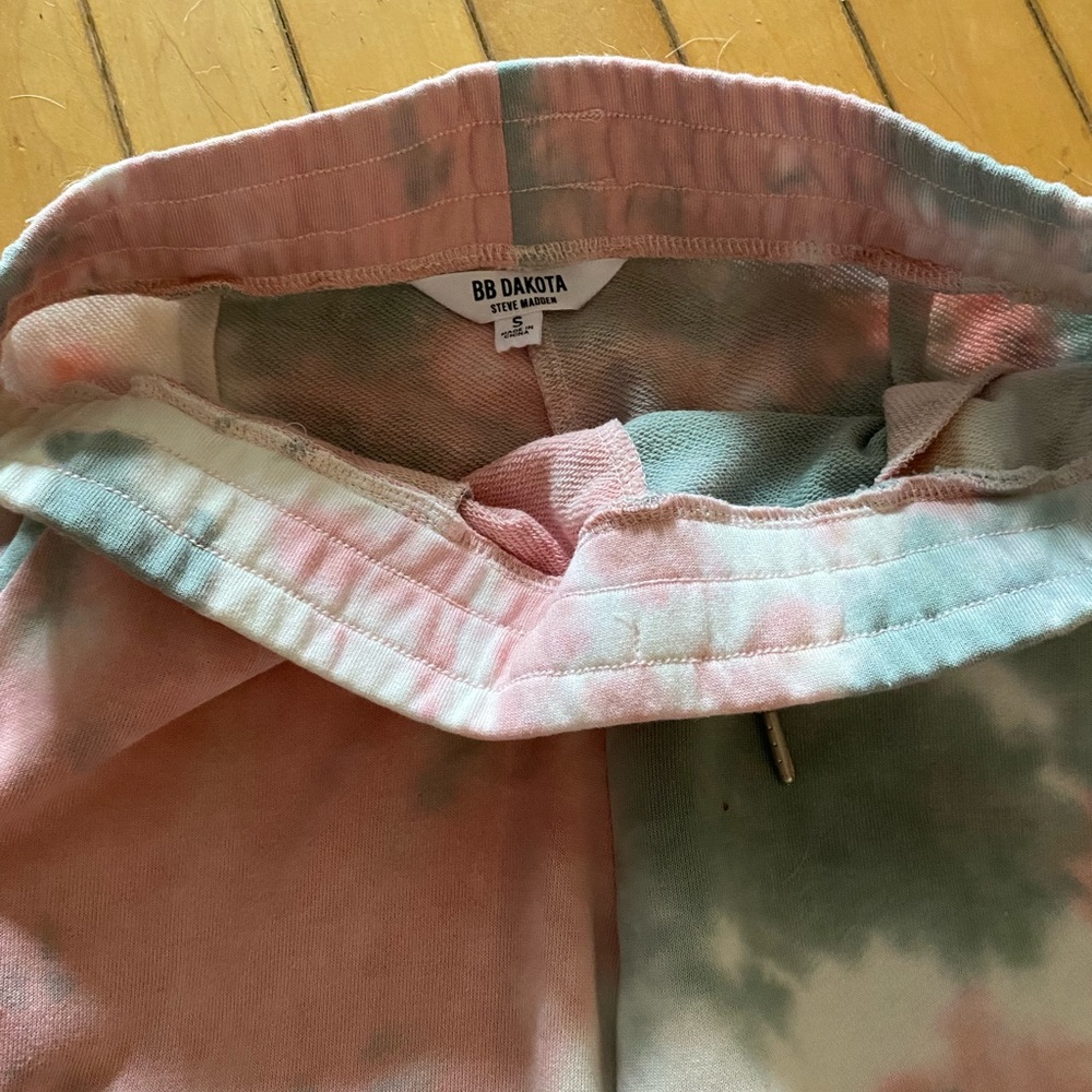 Brand new Steve Madden sweat pants -Small - Picture 2 of 3